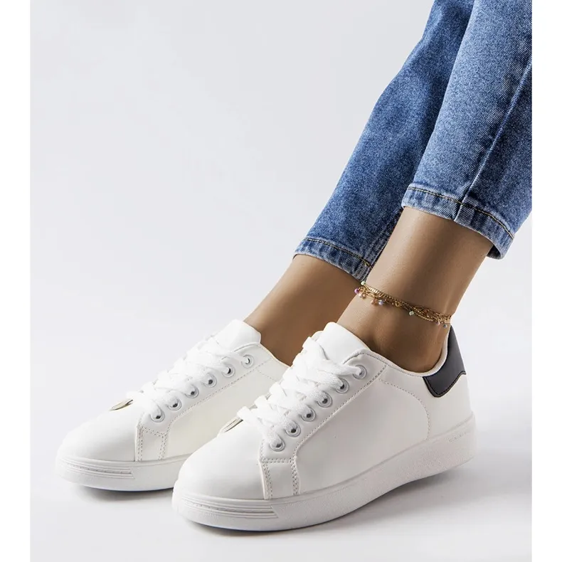 Witte sneakers met een zwarte inzet van Ingle